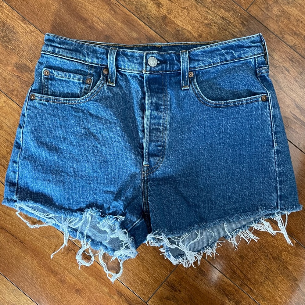 Levi’s Womens 501 high rise jean short